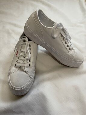 Levi's Women's White Canvas Low-Top Sneakers